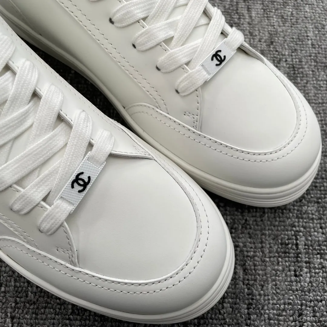 CC LOW-TOP WHITE SNEAKERS