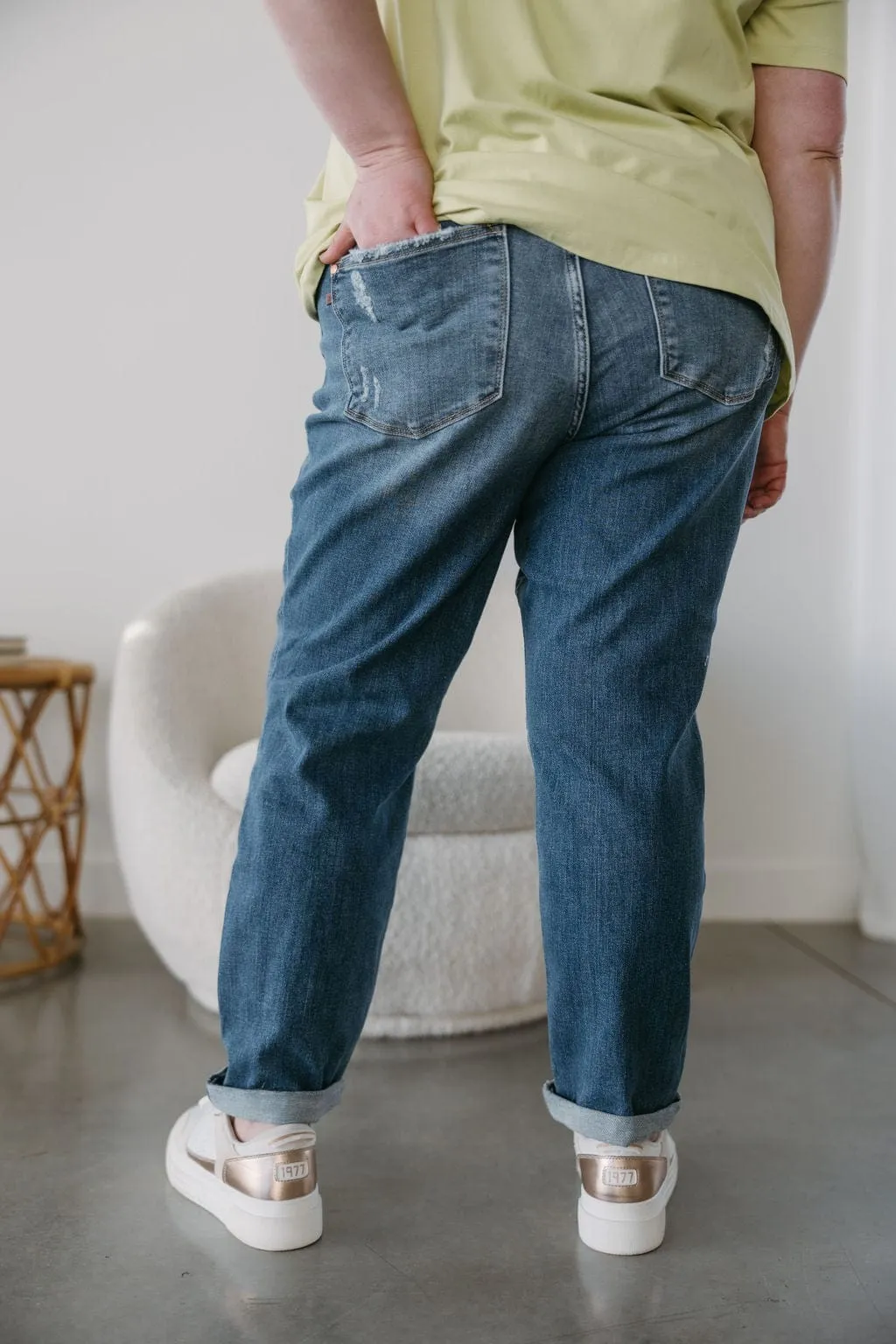 JUDY BLUE MID-RISE BUTTON FLY DESTROYED BOYFRIEND JEANS