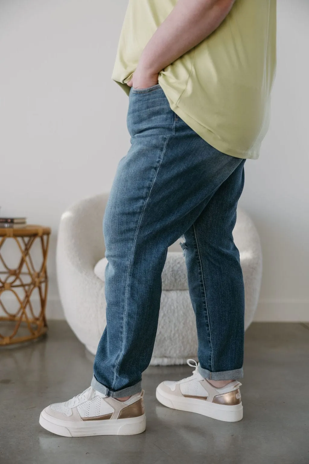 JUDY BLUE MID-RISE BUTTON FLY DESTROYED BOYFRIEND JEANS