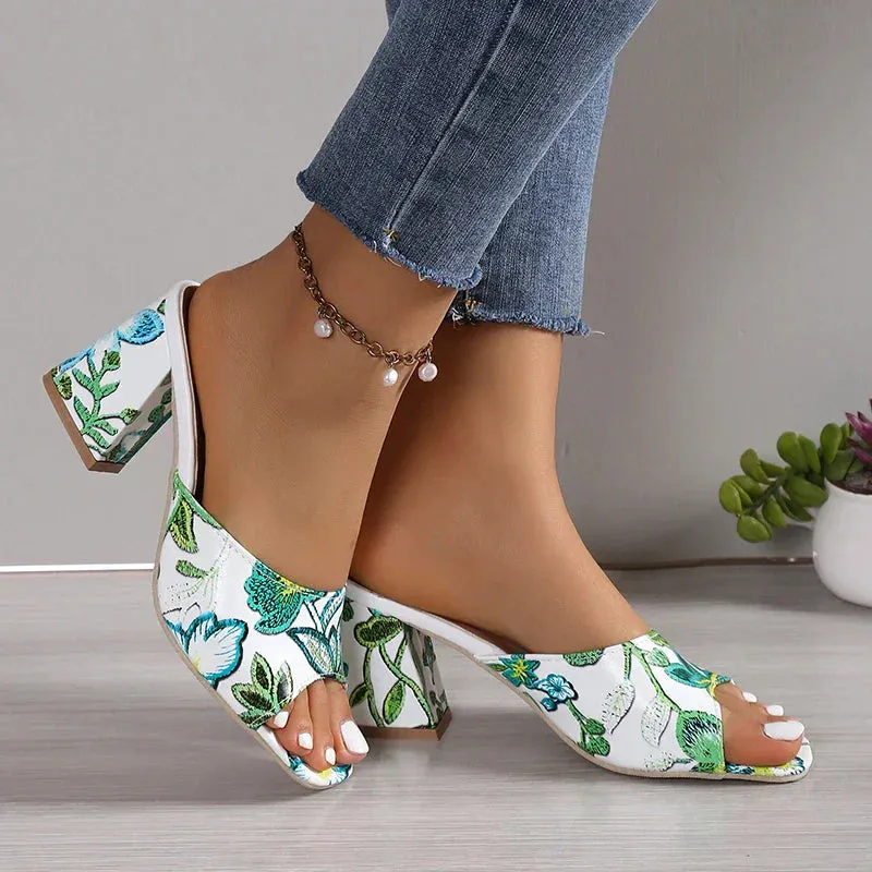 Open toe with fashionable print sandals
