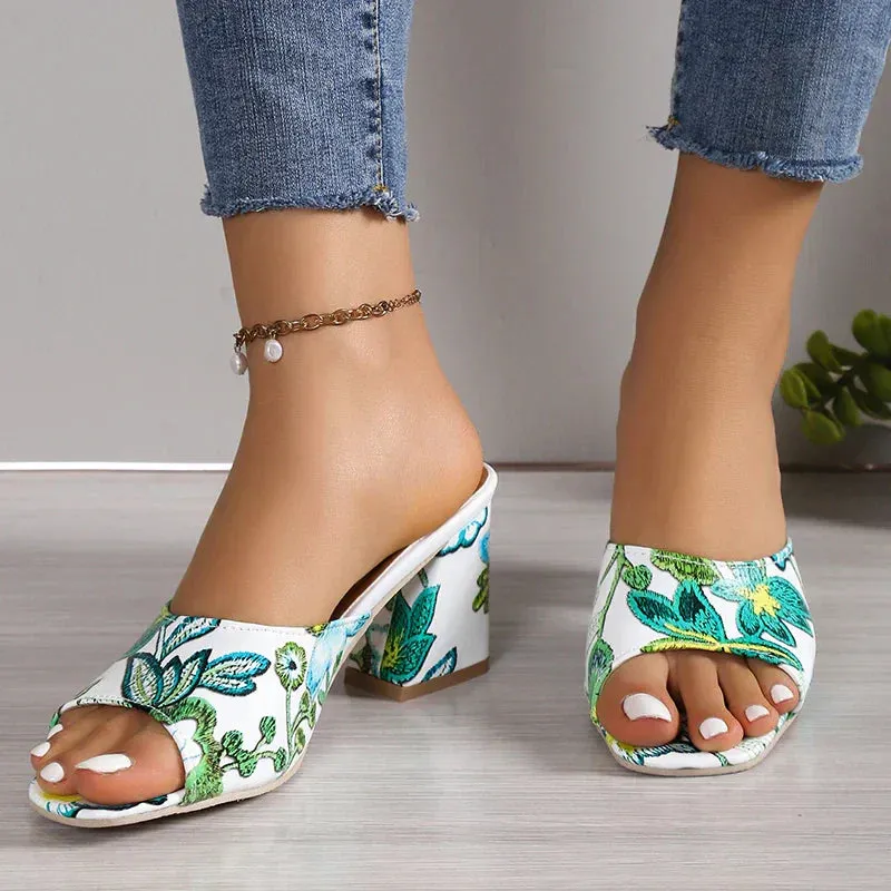 Open toe with fashionable print sandals