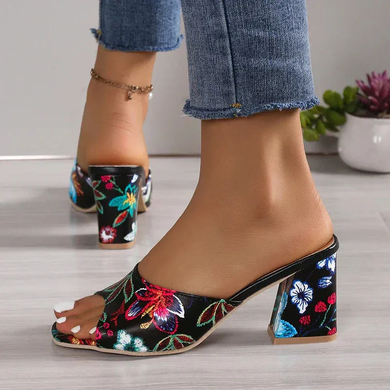 Open toe with fashionable print sandals