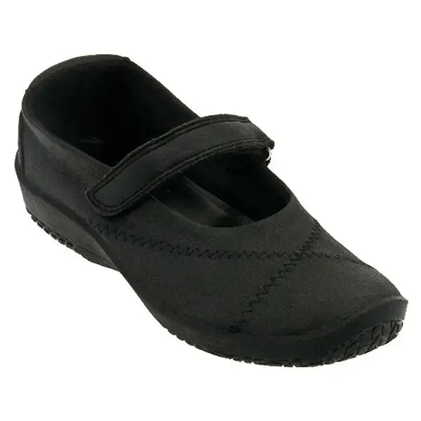 Women’s Arcopedico L18 – Classic Mary Jane with Flexible Comfort