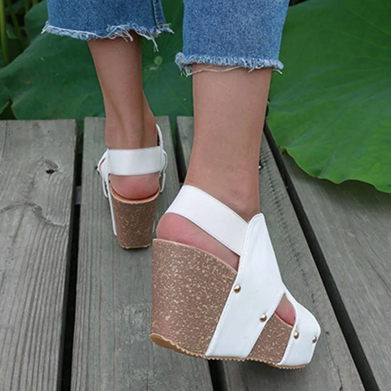 Women‘s Fashionable Retro Western Style Wedge Sandals